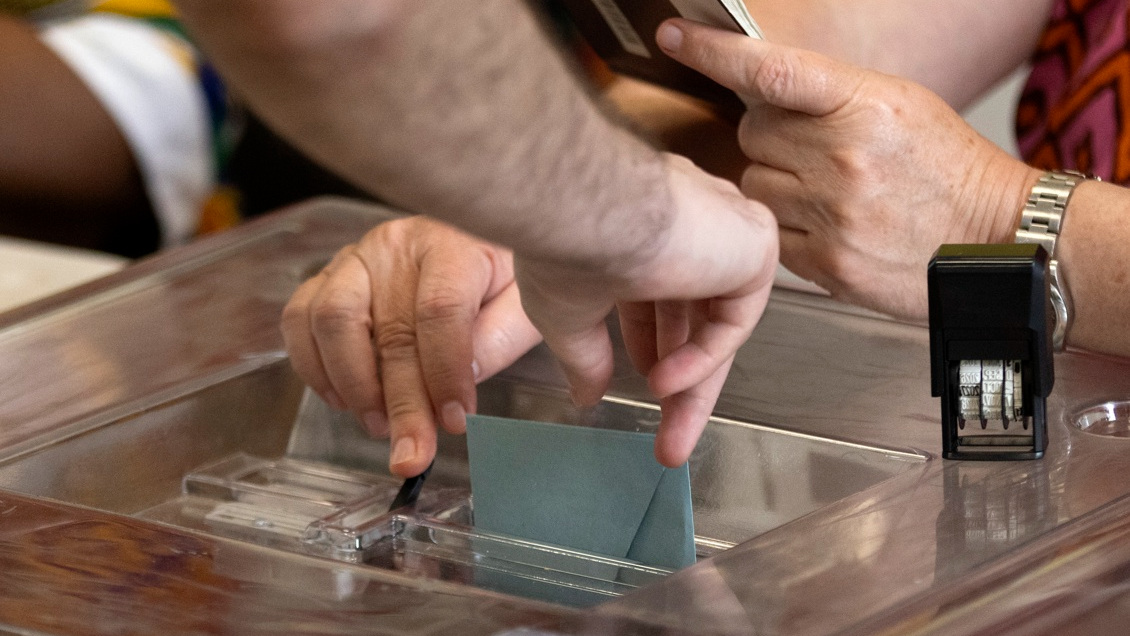 La izquierda francesa logra una mayoría simple en las elecciones, según varios sondeos