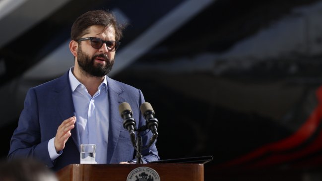 Boric emprende viaje a Emiratos Árabes Unidos en busca de nuevas inversiones