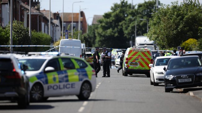 Apuñalamiento múltiple dejó dos niños muertos en Inglaterra