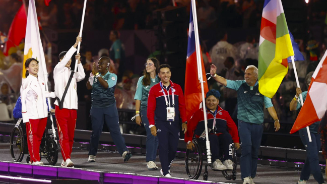 El Team ParaChile desfiló en el cierre de los Juegos Paralímpicos de París 2024