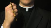 Hungría: Iglesia suspendió a cura homofóbico por participar de orgías homosexuales