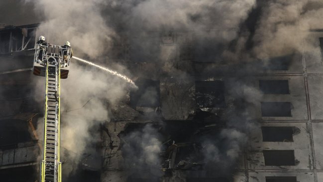 Decenas de heridos tras ataque ruso con bomba guiada contra edificio residencial en Ucrania