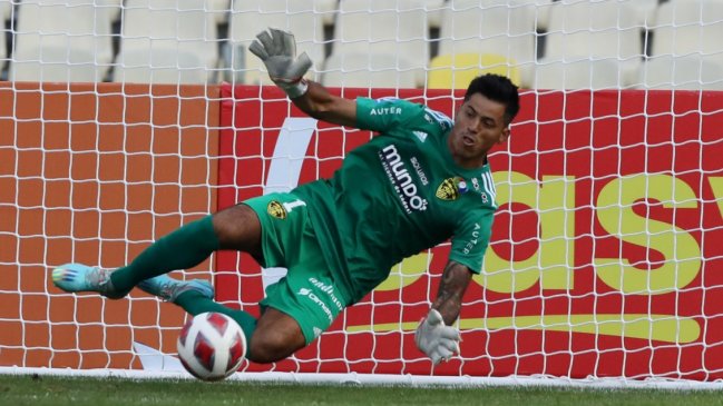 Nery Veloso evidenció la desesperación del plantel de Fernández Vial por sueldos impagos