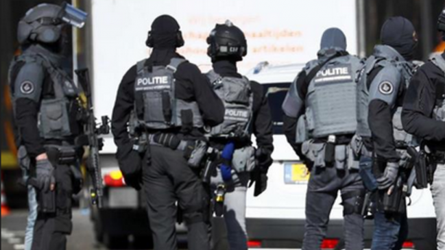 Joven fue detenido por asesinato a puñaladas en Países Bajos