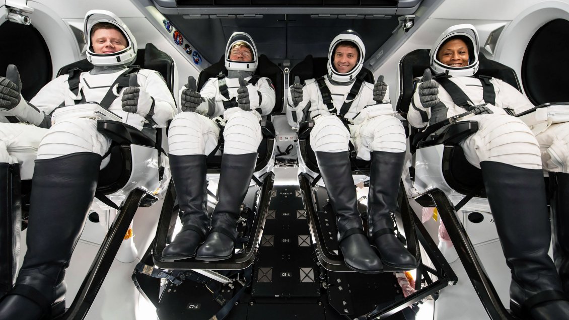 Tripulación de la octava misión comercial partió a la Tierra tras siete meses en la EEI