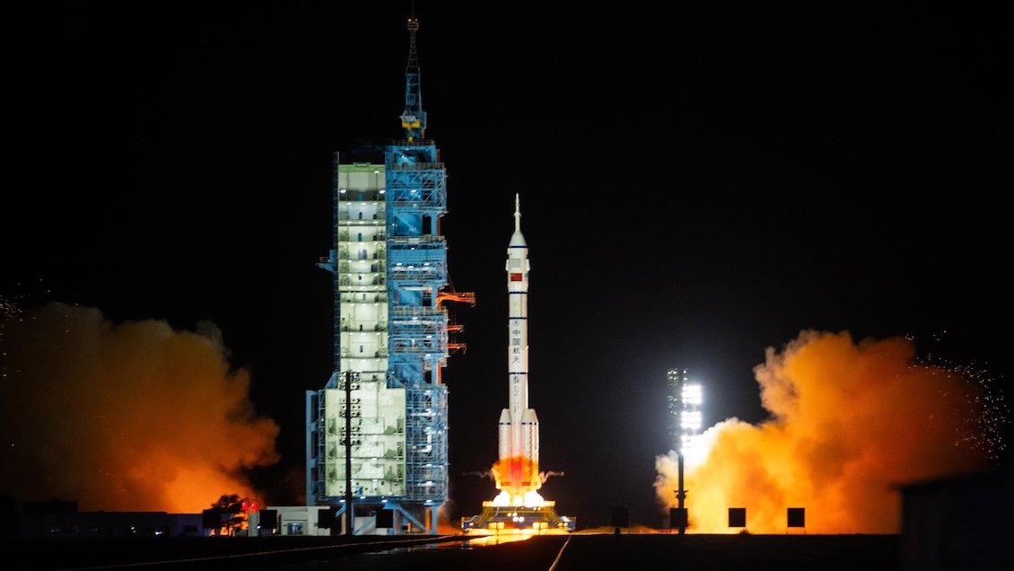 Taikonautas regresan a la Tierra tras seis meses en estación espacial