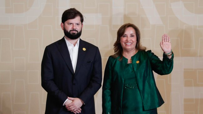 El frío saludo de Boric a Boluarte, anfitriona de la APEC