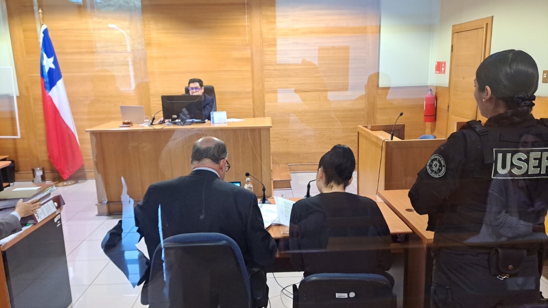Emiten alerta roja internacional contra exfuncionaria del GORE Araucanía prófuga Emiten alerta roja internacional contra exfuncionaria del GORE Araucanía prófuga
