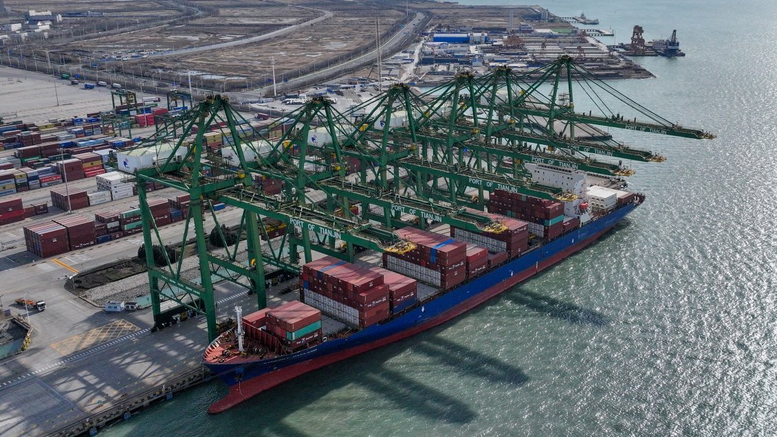 Puerto chino de Tianjin recibió el primer barco de cerezas chilenas de esta temporada