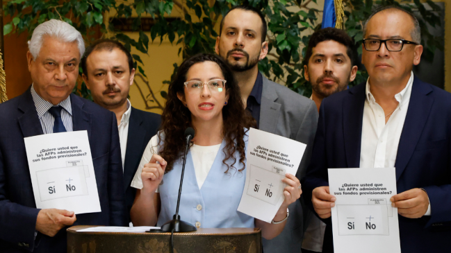 Pensiones: Oficialismo presenta proyecto para plebiscitar reforma