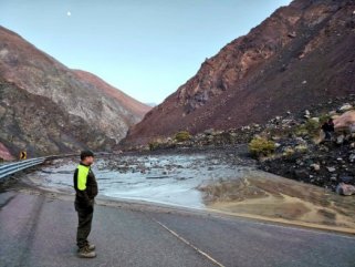  Rescatan a turistas argentinos que quedaron atrapados en cordillera del Elqui  