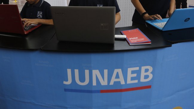 Contraloría presentó reparos a Junaeb por millonario pago e ínfima entrega de raciones