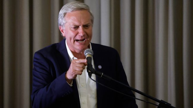 Republicanos insisten con ir a primera vuelta presidencial con Kast pese a baja en encuestas