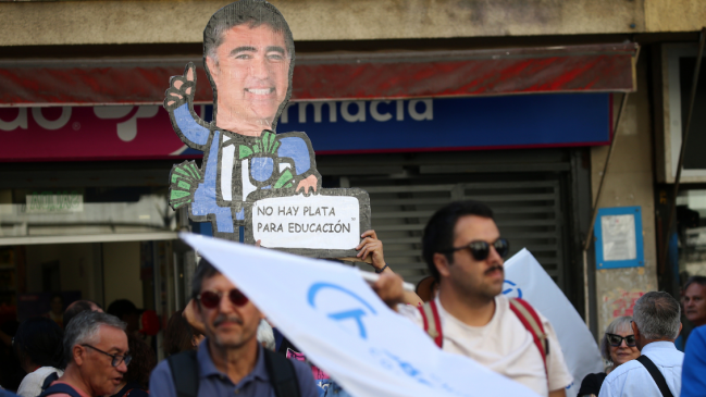 Docentes de Santiago en paro: 