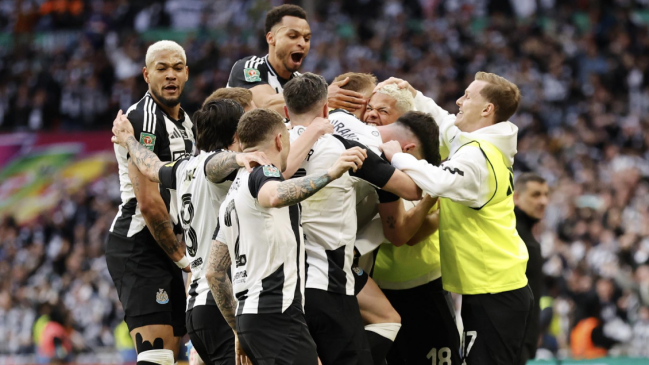 Newcastle sorprendió a Liverpool y se quedó con la Copa de la Liga inglesa