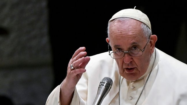 El Vaticano difunde la primera foto del papa en el hospital