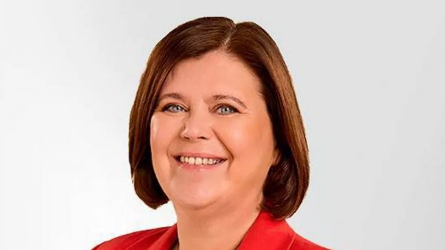 Ministra de Islandia renunció tras revelar que tuvo un hijo con un menor hace 30 años