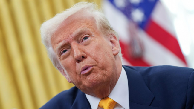 Consejero de Trump incluyó por error a periodista en chat sobre Yemen: Confundió su número