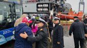 Familiares despiden en alta mar a los siete pescadores de la lancha Bruma