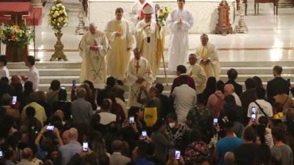   Cardenal Chomali lideró la misa de resurrección en la Catedral de Santiago 