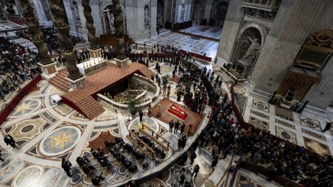 Más de 60.000 personas ya han despedido al papa Francisco en la basílica de San Pedro