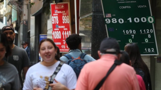 Economista: Chile empezará a ver los efectos de la guerra arancelaria entre mayo y junio