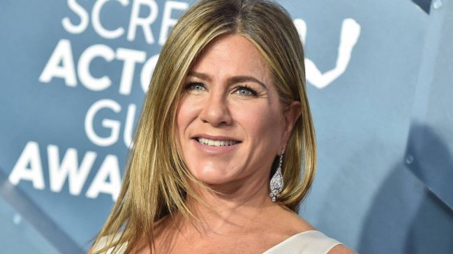 Hombre fue detenido tras estrellar su auto contra la casa de Jennifer Aniston