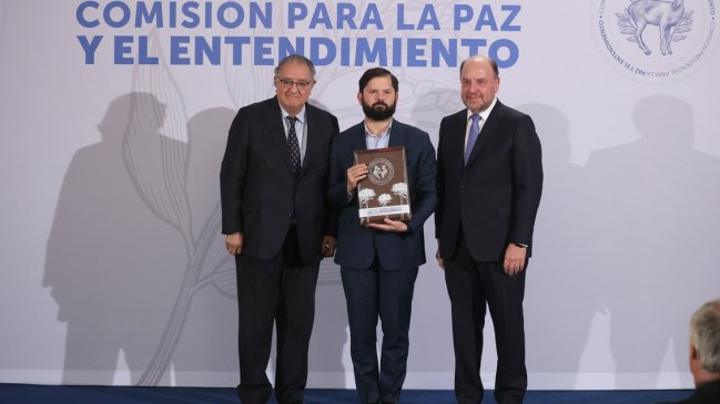 Comisión para la Paz entregó su informe final al Presidente Boric