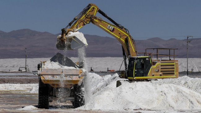 China asegura que BYD y Tsingshan siguen interesadas en la explotación del litio en Chile