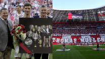Thomas Müller recibió homenajes de Bayern y los hinchas en su último duelo en el Allianz Arena