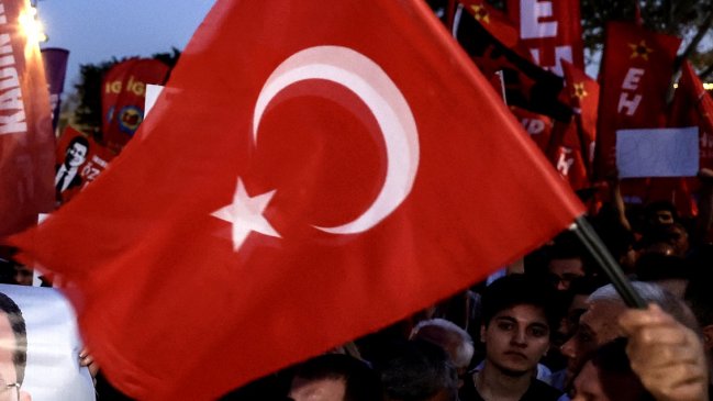 Turquía: Guerrilla kurda del PKK deja la lucha armada tras 40 años y 45 mil muertos