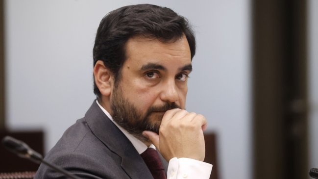 Gajardo y tesis del FA sobre 