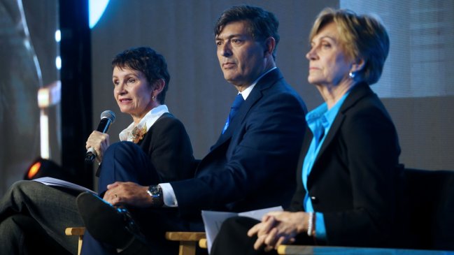 Tohá, Matthei y Parisi expusieron propuestas en tecnología financiera