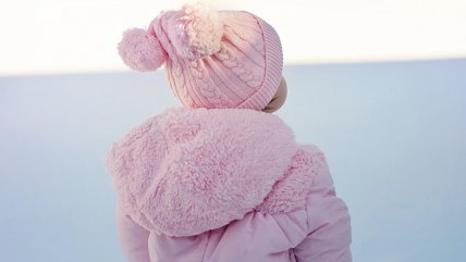  Mujer se fue de fiesta y dejó a hija de cuatro años toda una madrugada sola en una plaza  