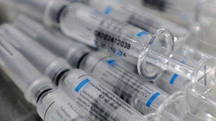  Parlamentarios critican al Minsal: Acusan vencimiento de más de un millón de vacunas  