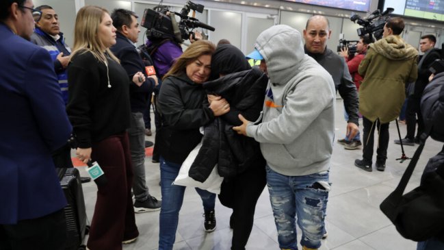 Aterrizó en Chile avión con personas deportadas por Estados Unidos