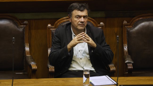 Critican al ministro de Agricultura por comprarles paltas a 