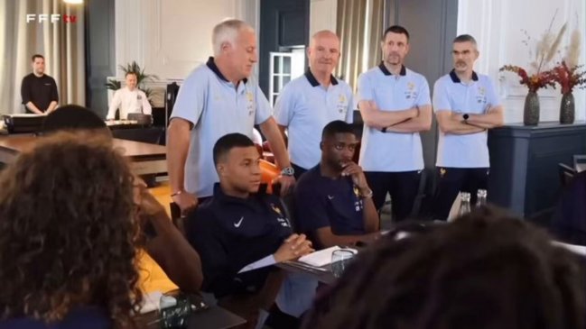 [VIDEO] Deschamps saludó a los campeones con PSG y a Thuram no le gustó