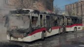 Bus fue completamente quemado en acceso al INBA
