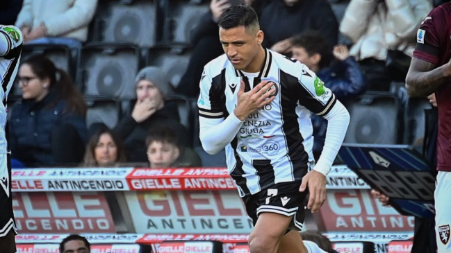 Medio italiano defendió a Alexis y apuntó que DT de Udinese 