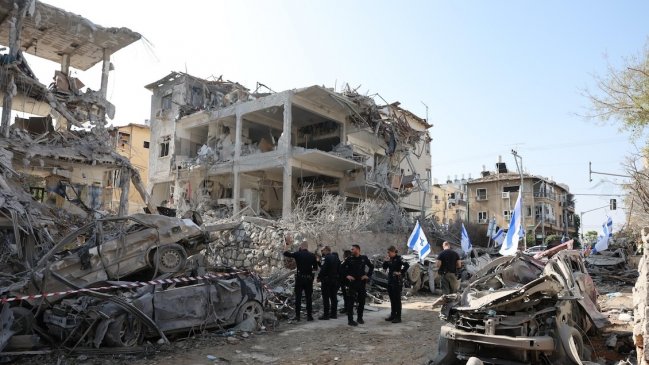 Al menos tres muertos dejó impacto de proyectil iraní en un edificio al norte del Israel