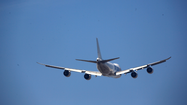 Chile deportó a 86 extranjeros en vuelo chárter a Bolivia y Colombia