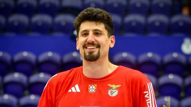 Nicolás Carvacho fue campeón en Portugal y fue elegido MVP de las finales