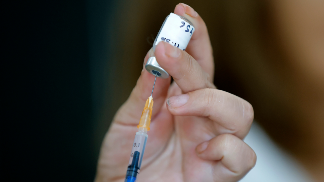 Minsal llama a padres a vacunar a sus hijos en medio de alta ocupación de camas críticas