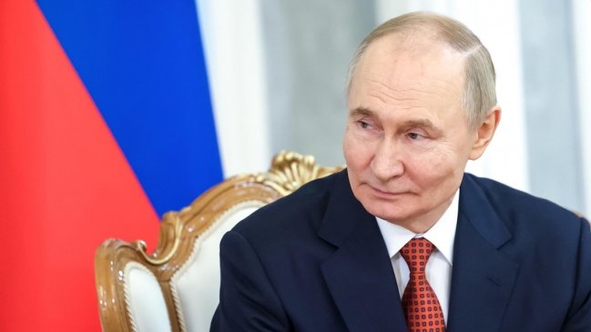 Putin planea reducir gastos en defensa y niega planes agresivos de Rusia