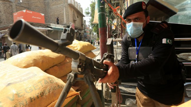 Pakistán: 13 militares muertos en ataque suicida con coche bomba