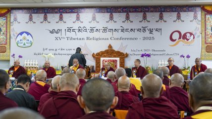   Dalái lama ordenó a la cúpula budista 