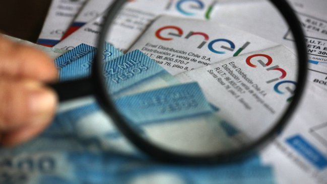 Comenzó proceso de compensación a miles de clientes afectados por cortes de luz en Santiago