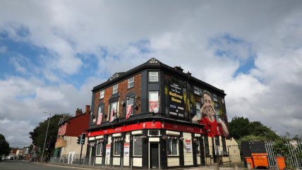   Un mural con cientos de aportaciones de seguidores recuerda a Diogo Jota en Liverpool 