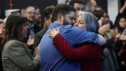   Con Boric y Jara, el Frente Amplio celebró su primer aniversario como partido único 